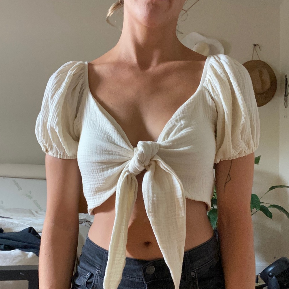 BRAND NEW Puffed Sleeve Tie Top